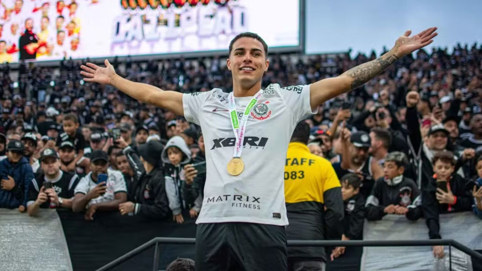 Higor celebra o título da Copinha pelo Corinthians na Neo Química Arena