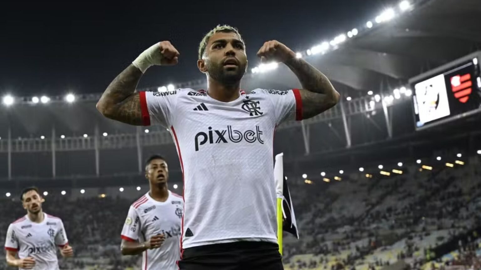 Gabigol em campo pelo Flamengo na goleada por 6 a 1 diante do Vasco da Gama no Maracanã