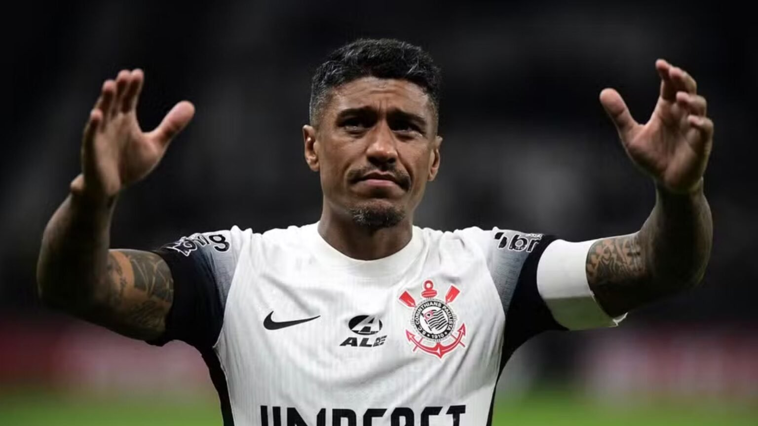 Paulinho durante sua despedida do Corinthians na Neo Química Arena